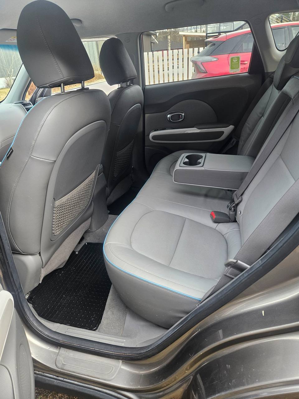 Фото - Kia Soul EV #5