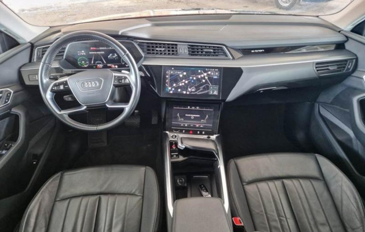 Фото - Audi E-tron #6