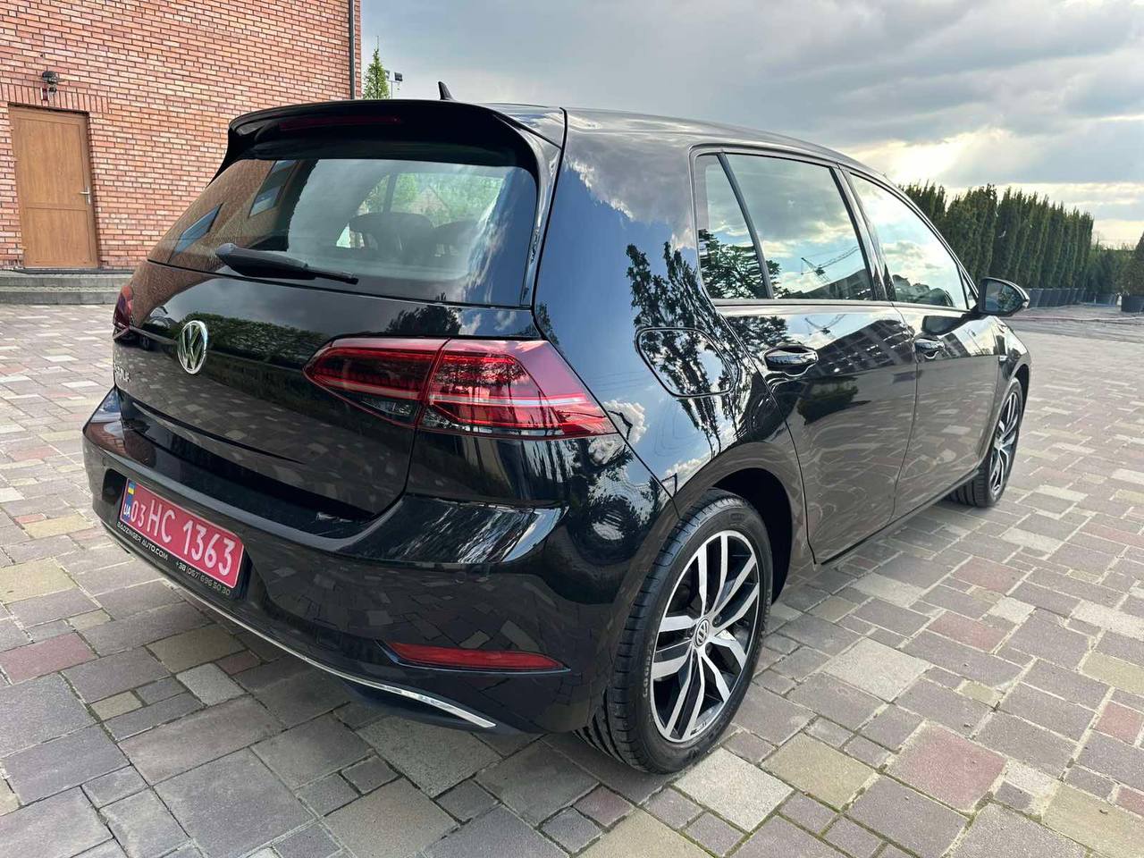 Фото - Volkswagen E-Golf #3