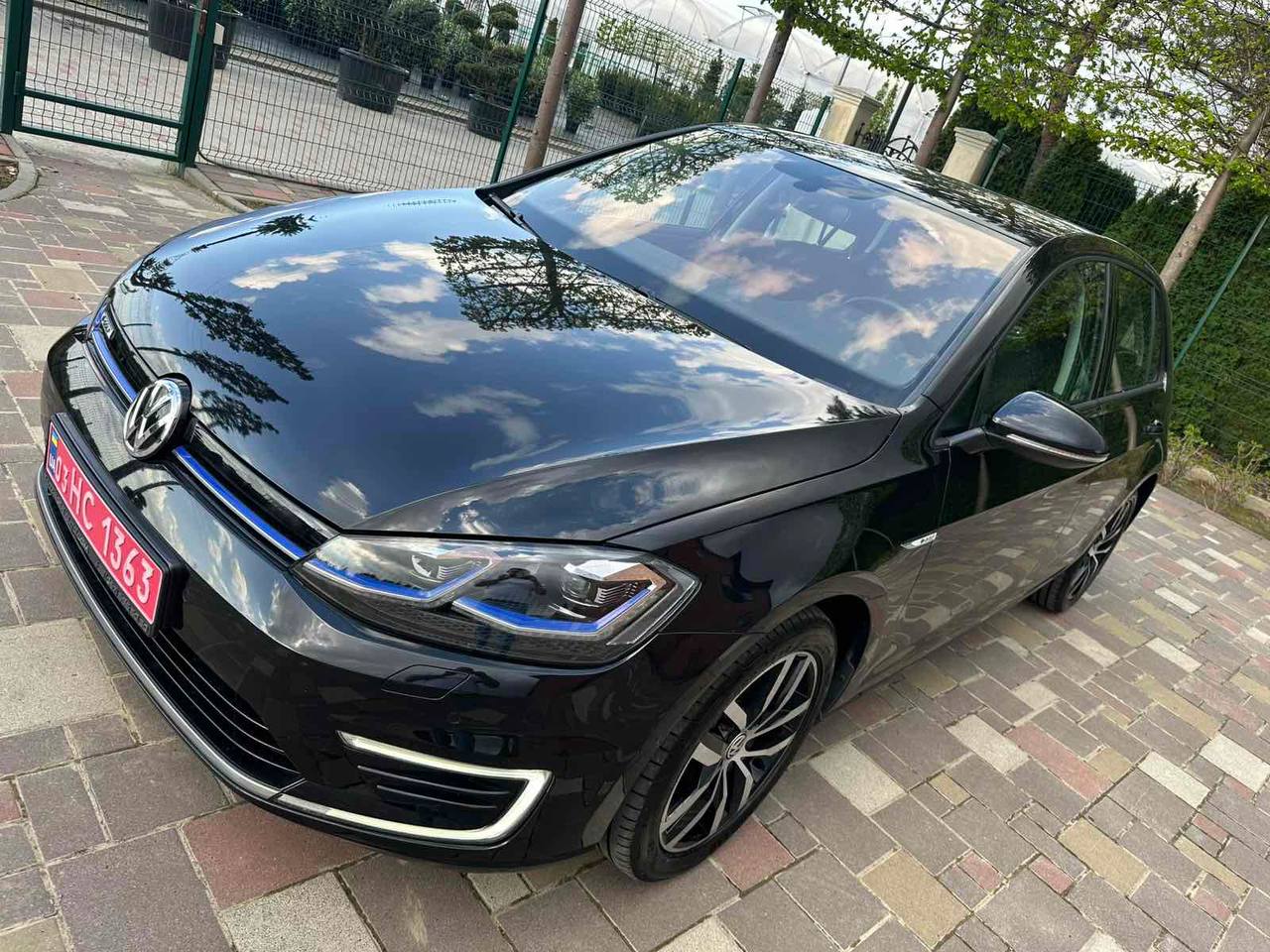 Фото - Volkswagen E-Golf #5