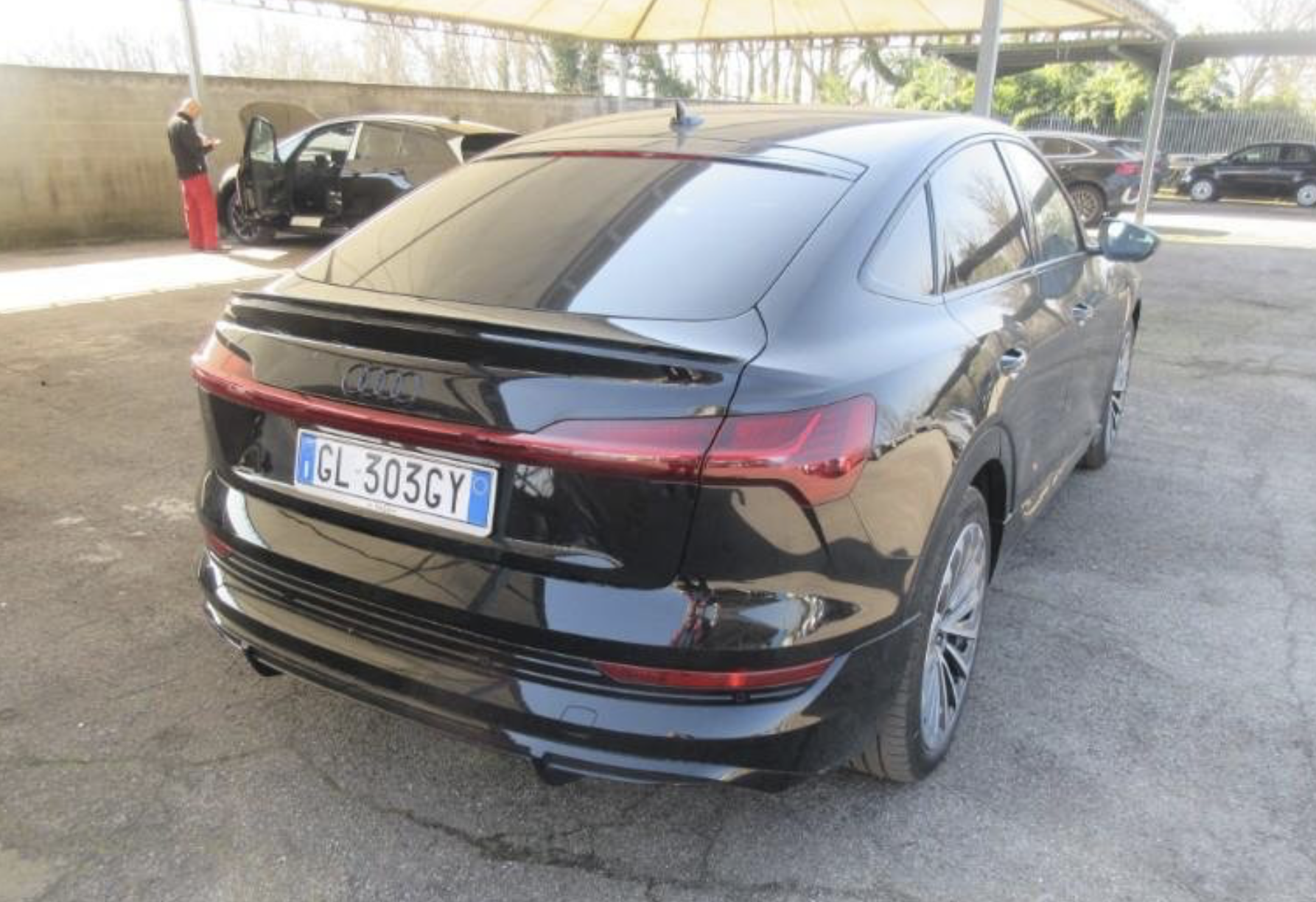 Фото - Audi E-tron Sportback #3
