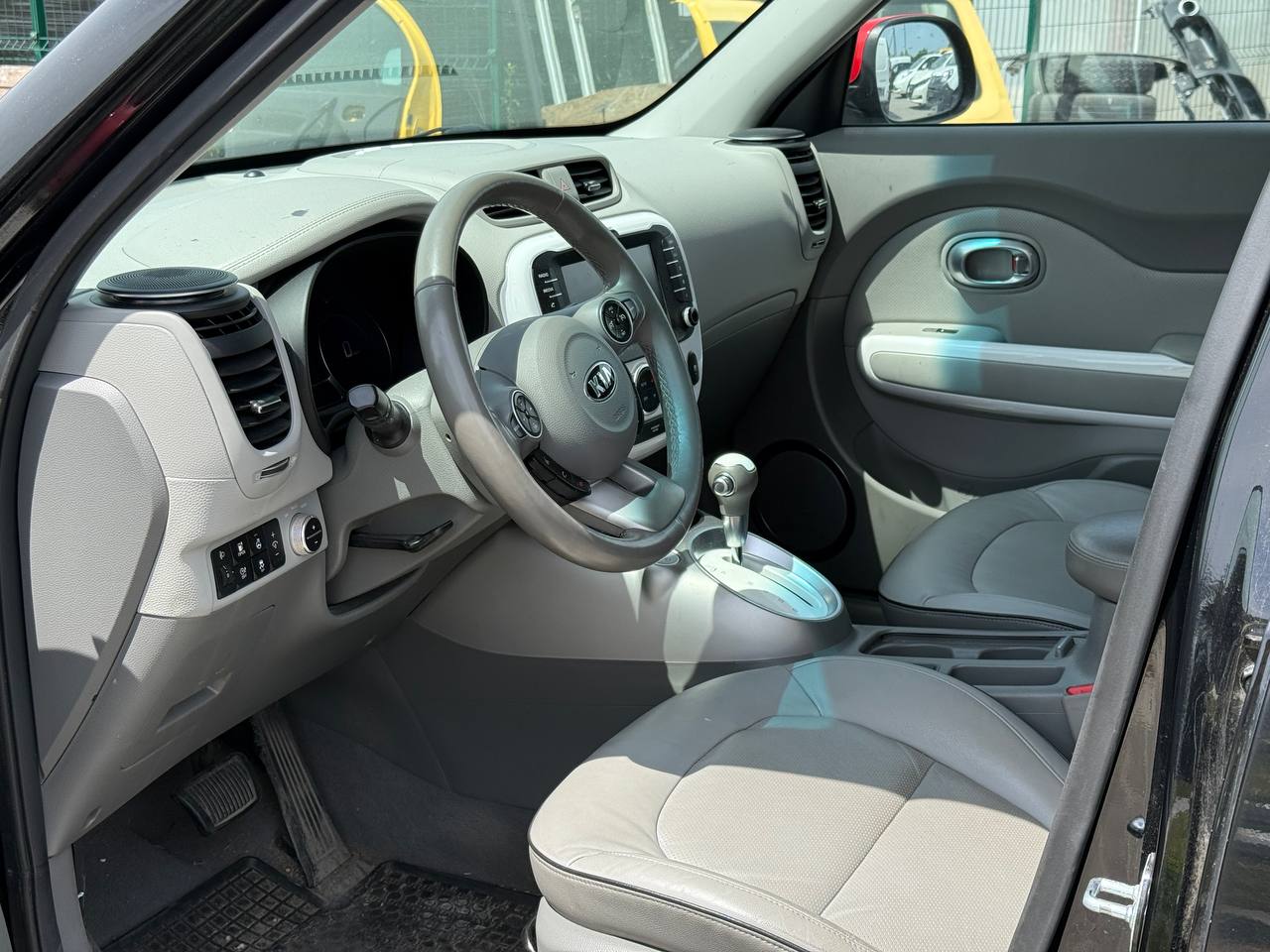 Фото - Kia Soul EV #5