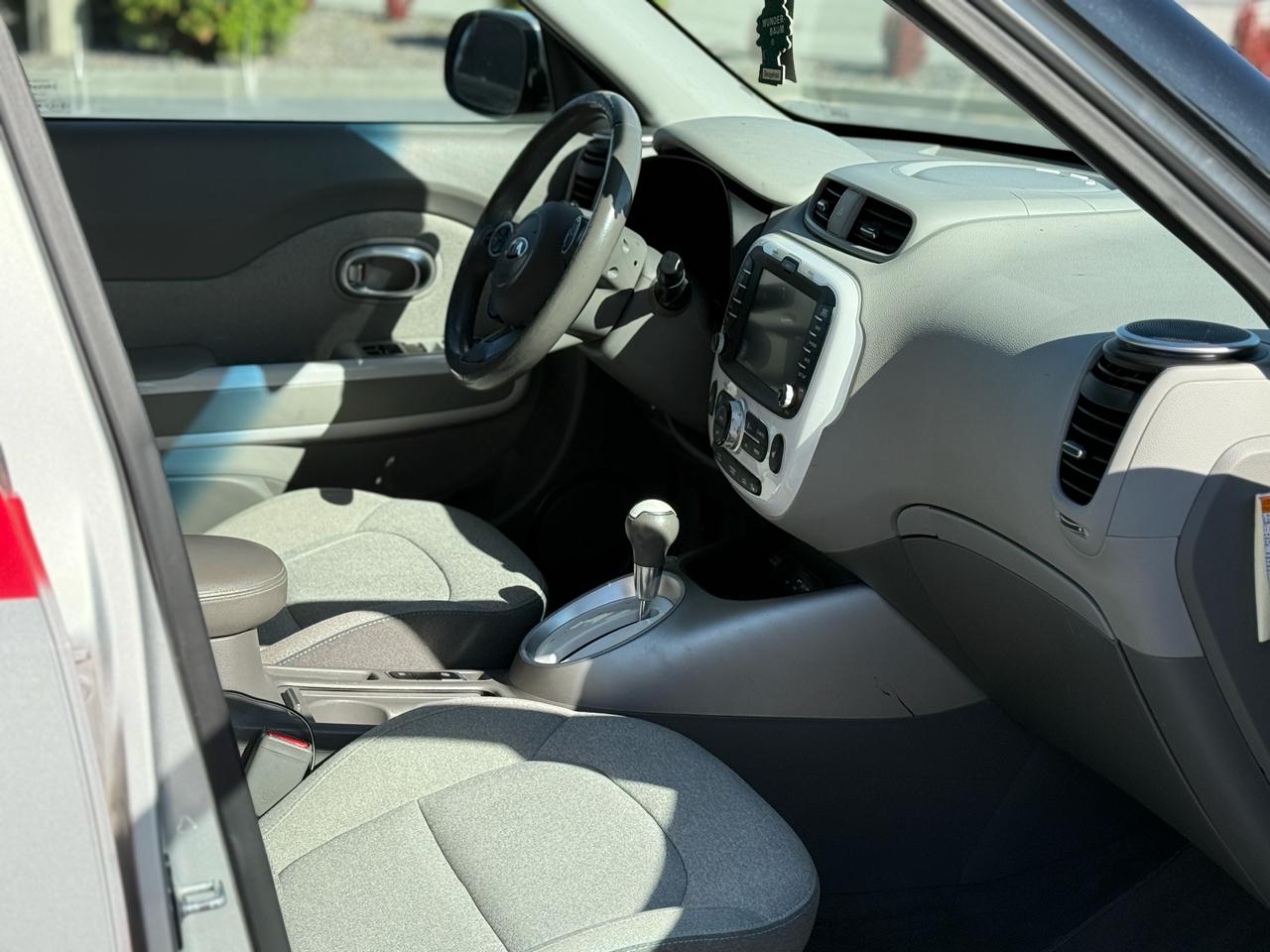 Фото - Kia Soul EV #8