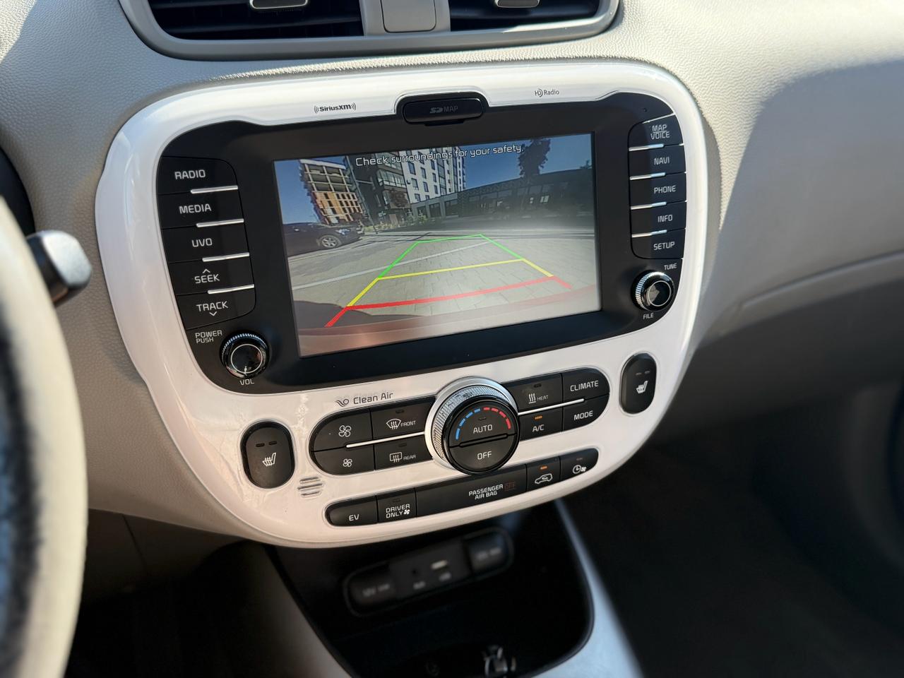 Фото - Kia Soul EV #7