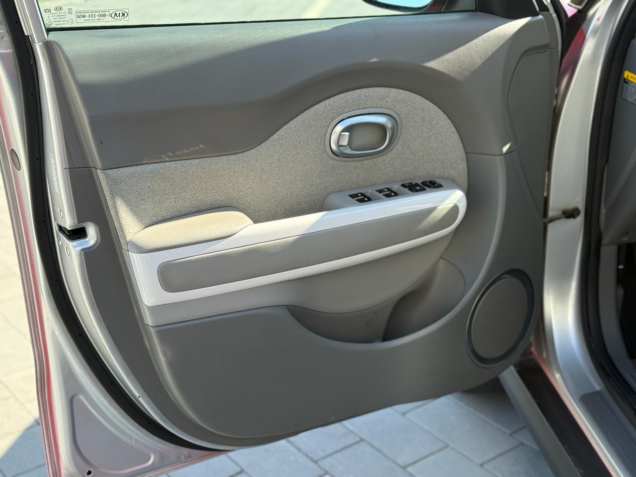 Фото - Kia Soul EV #9