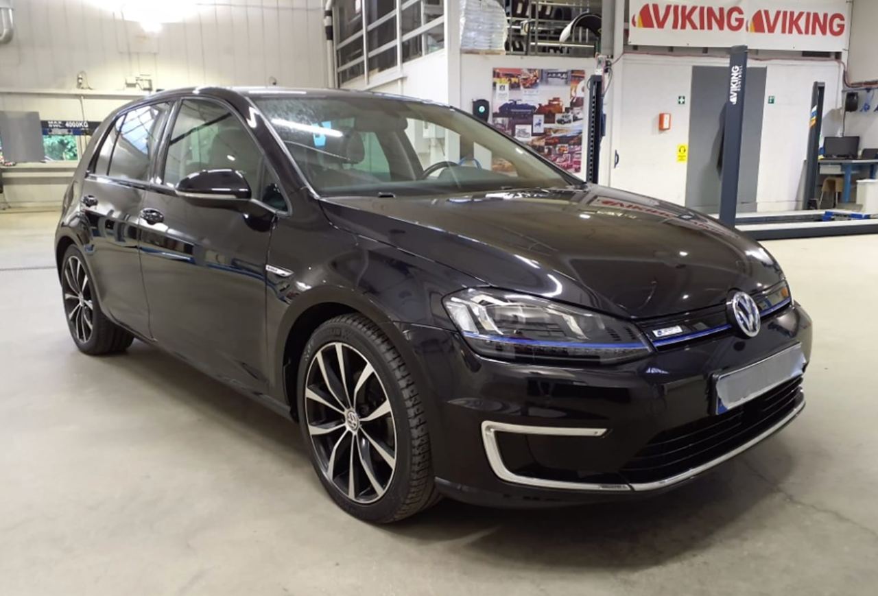 Фото - Volkswagen E-Golf #2
