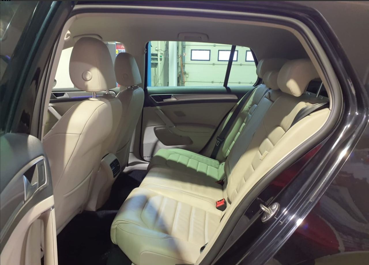 Фото - Volkswagen E-Golf #5