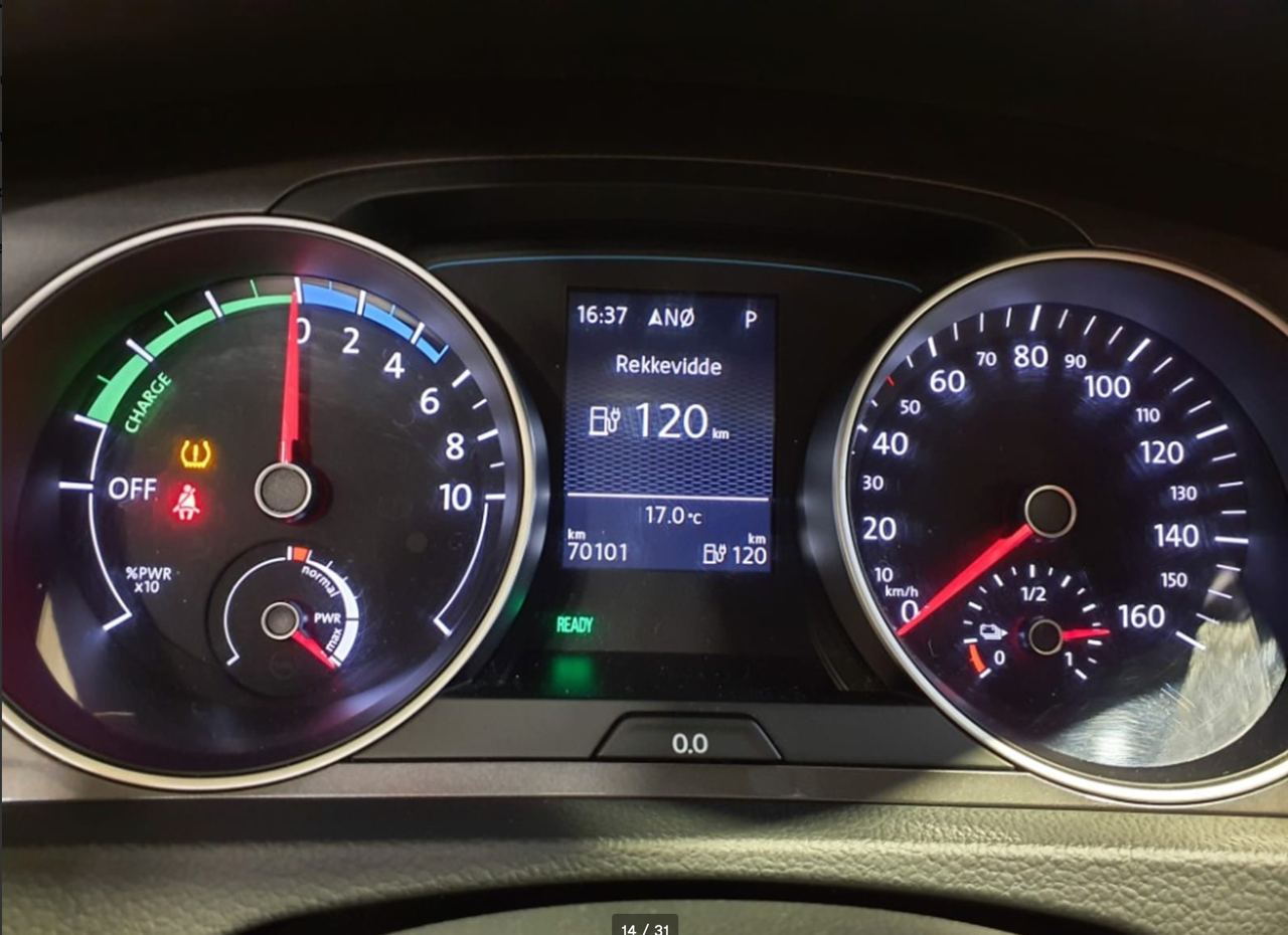 Фото - Volkswagen E-Golf #7
