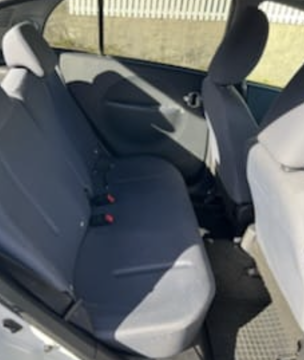 Фото - Peugeot Ion #7