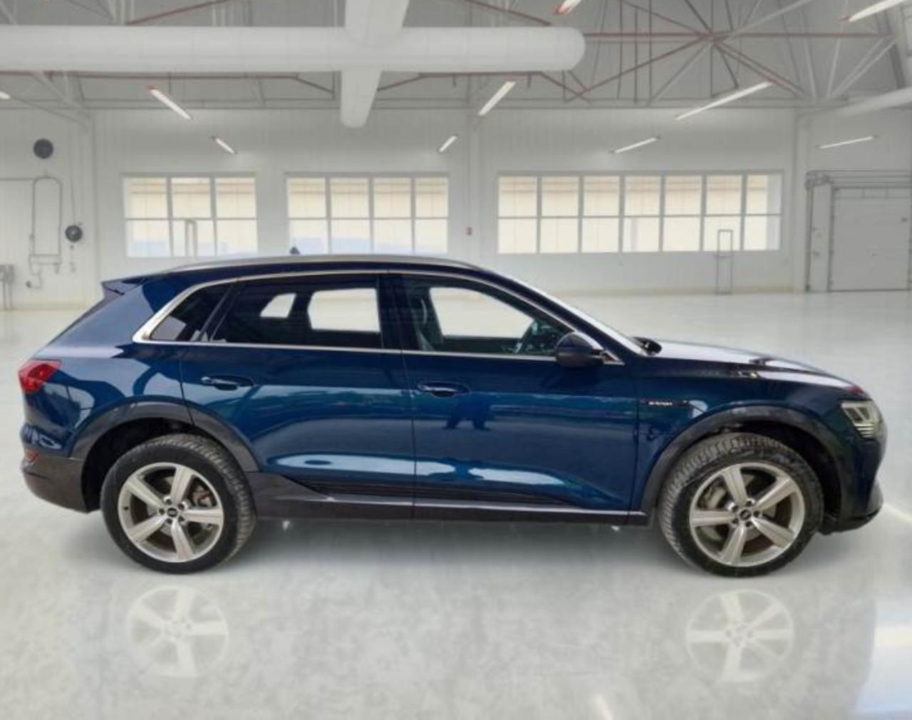 Фото - Audi E-tron #4
