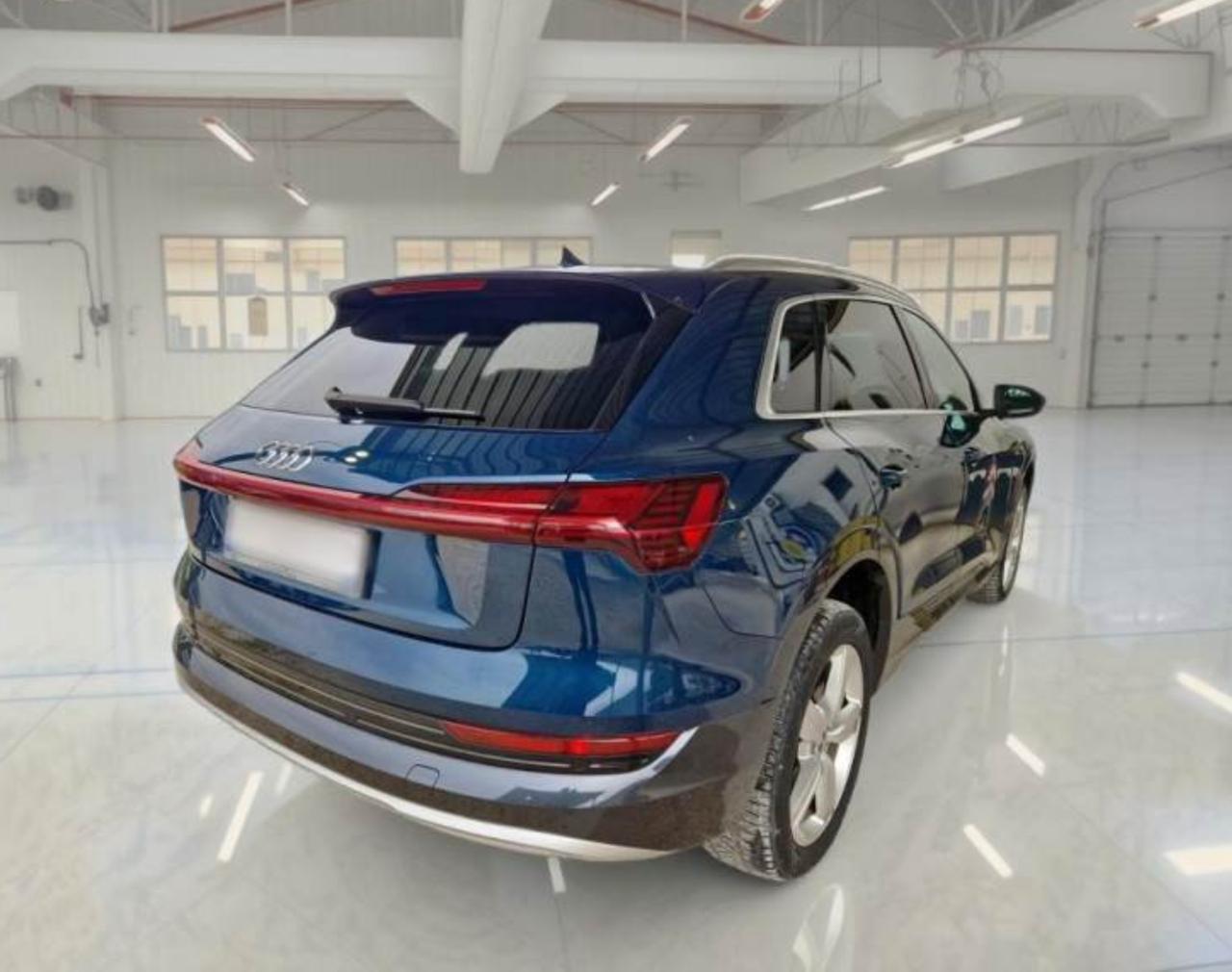 Фото - Audi E-tron #2