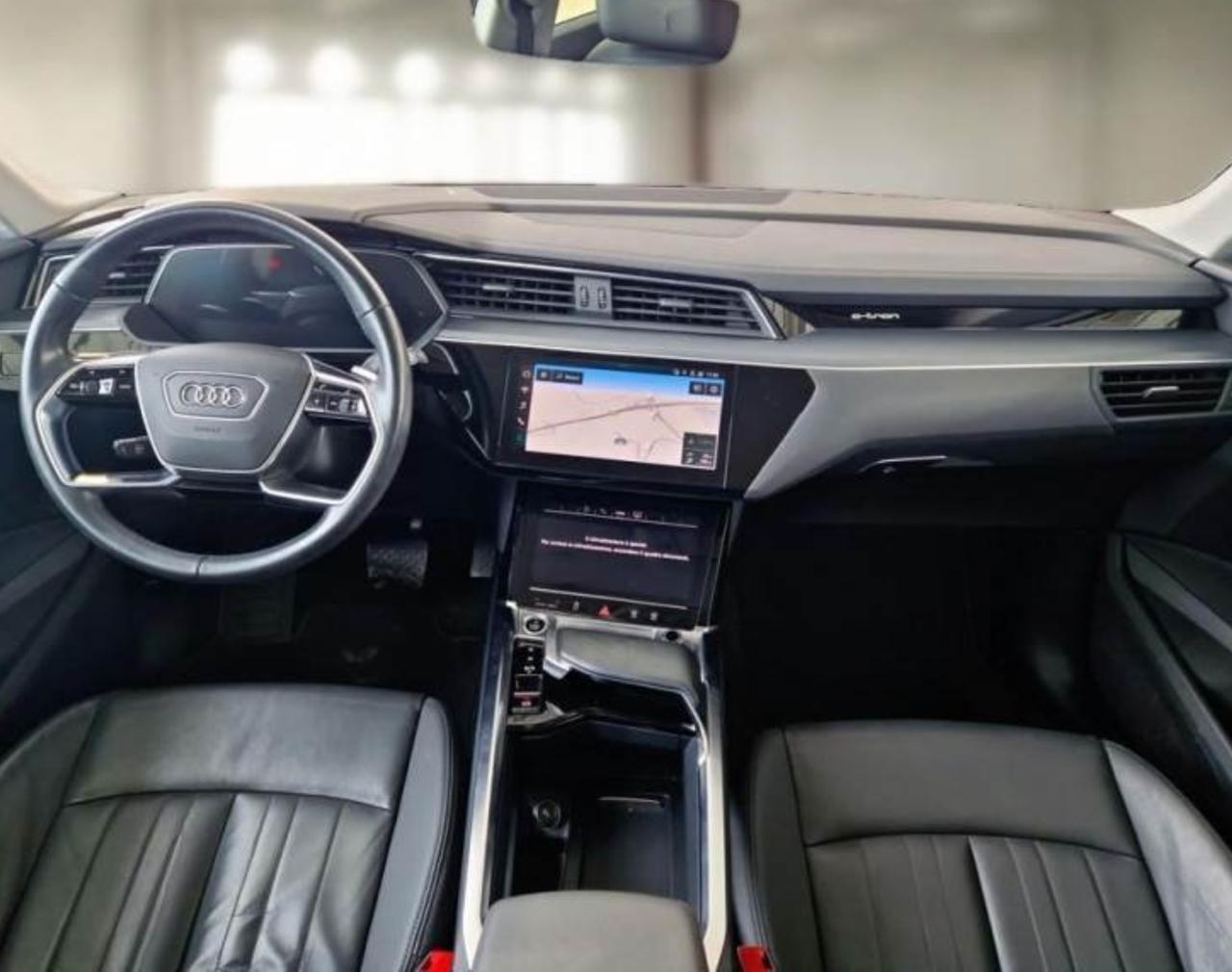 Фото - Audi E-tron #6