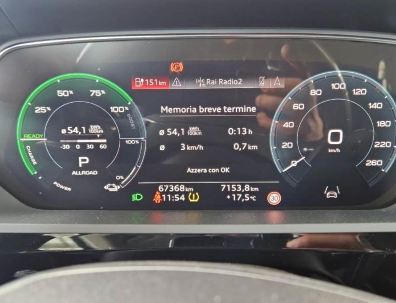 Фото - Audi E-tron #5