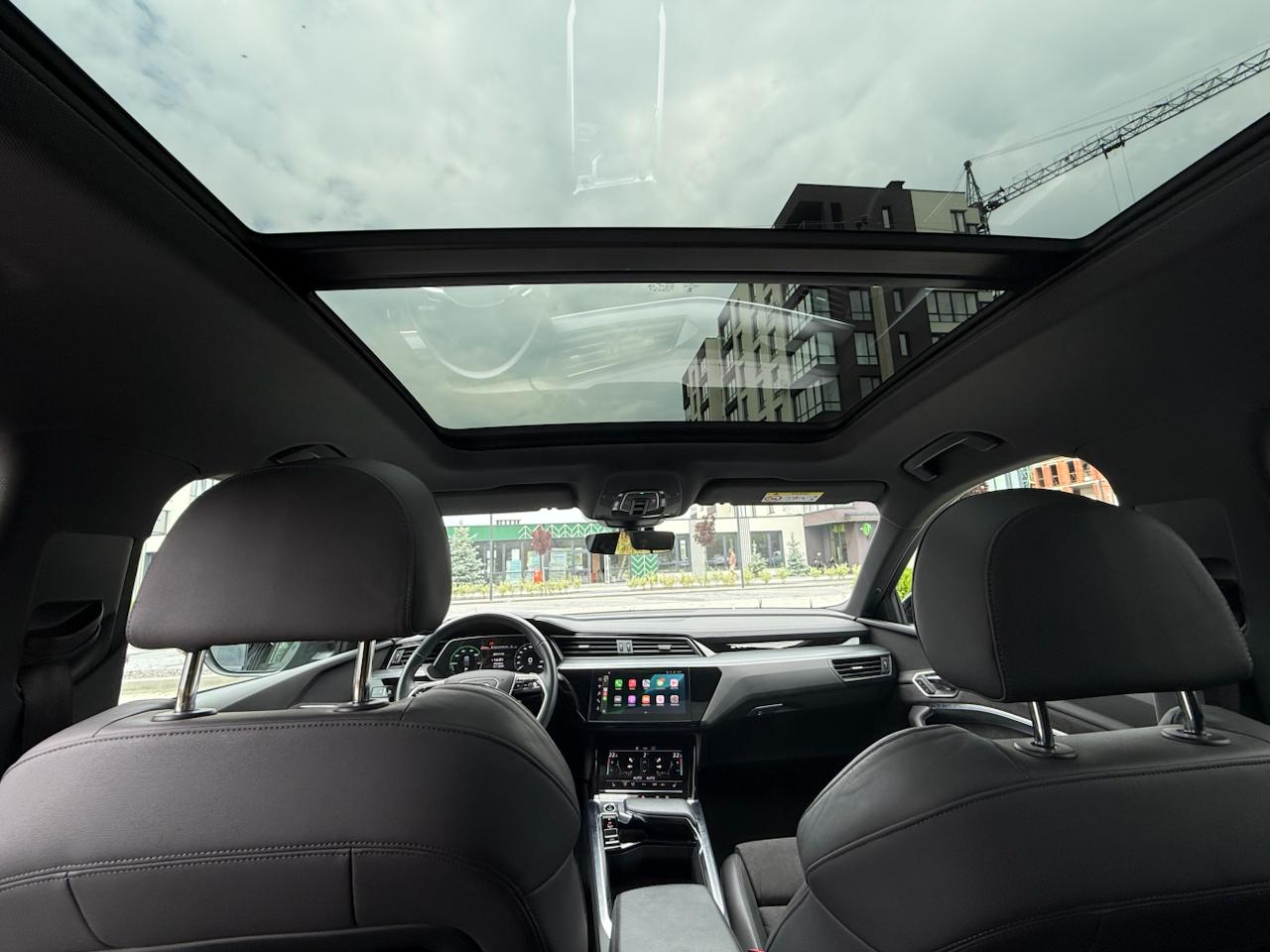 Фото - Audi E-tron #8