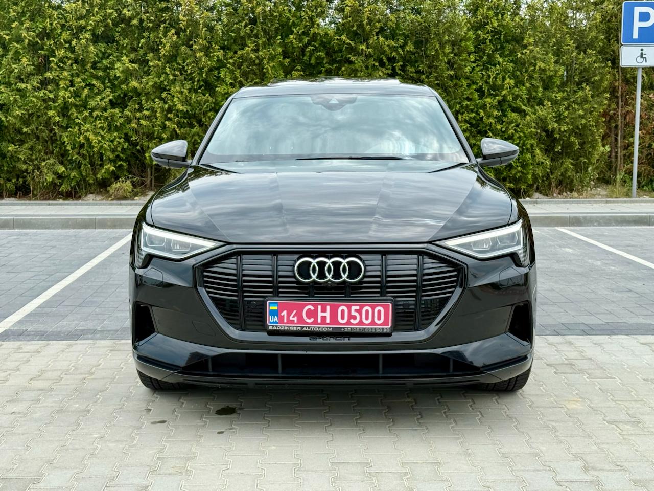 Фото - Audi E-tron #4