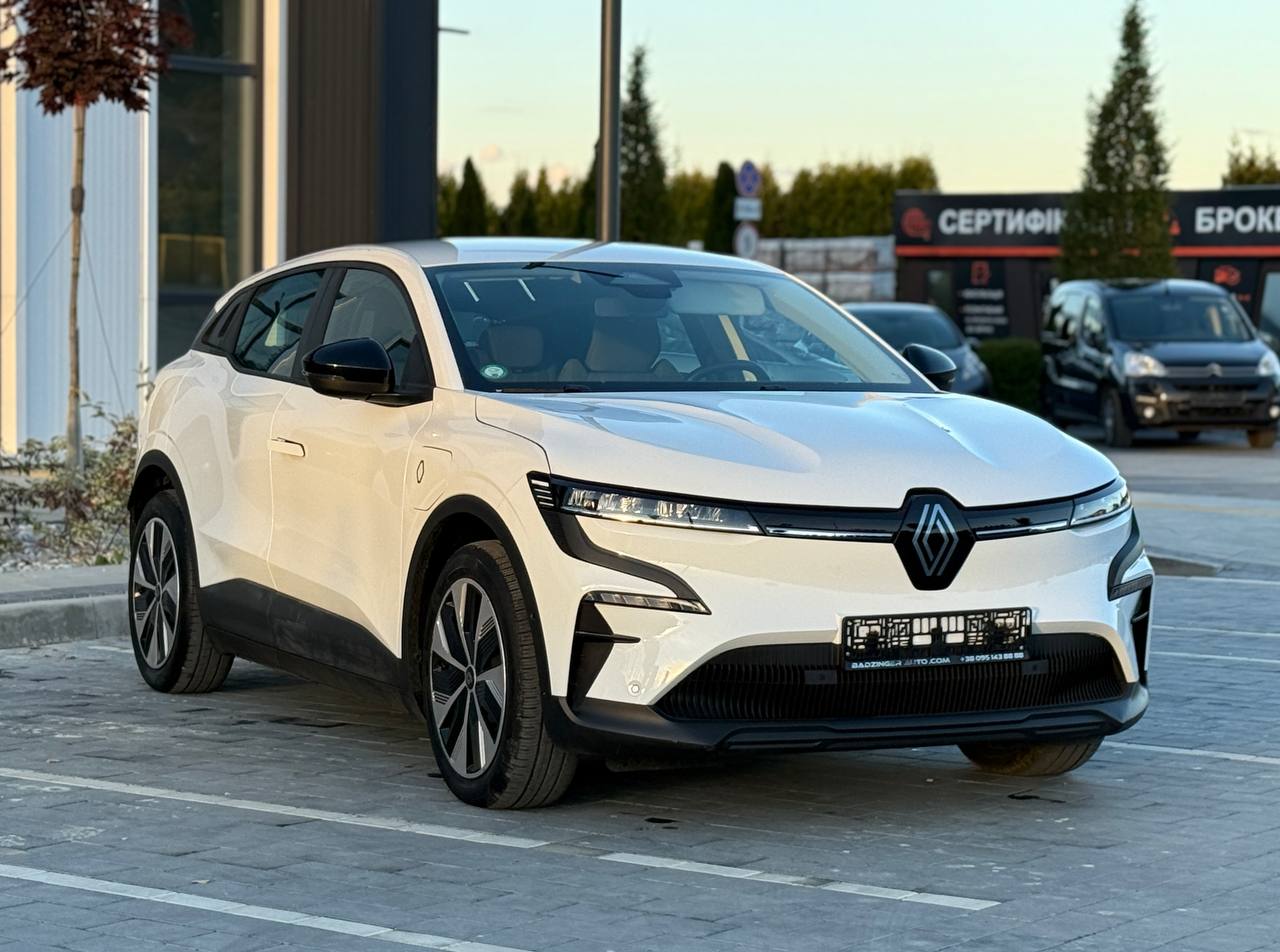 Фото - Renault Megane E-Tech #3