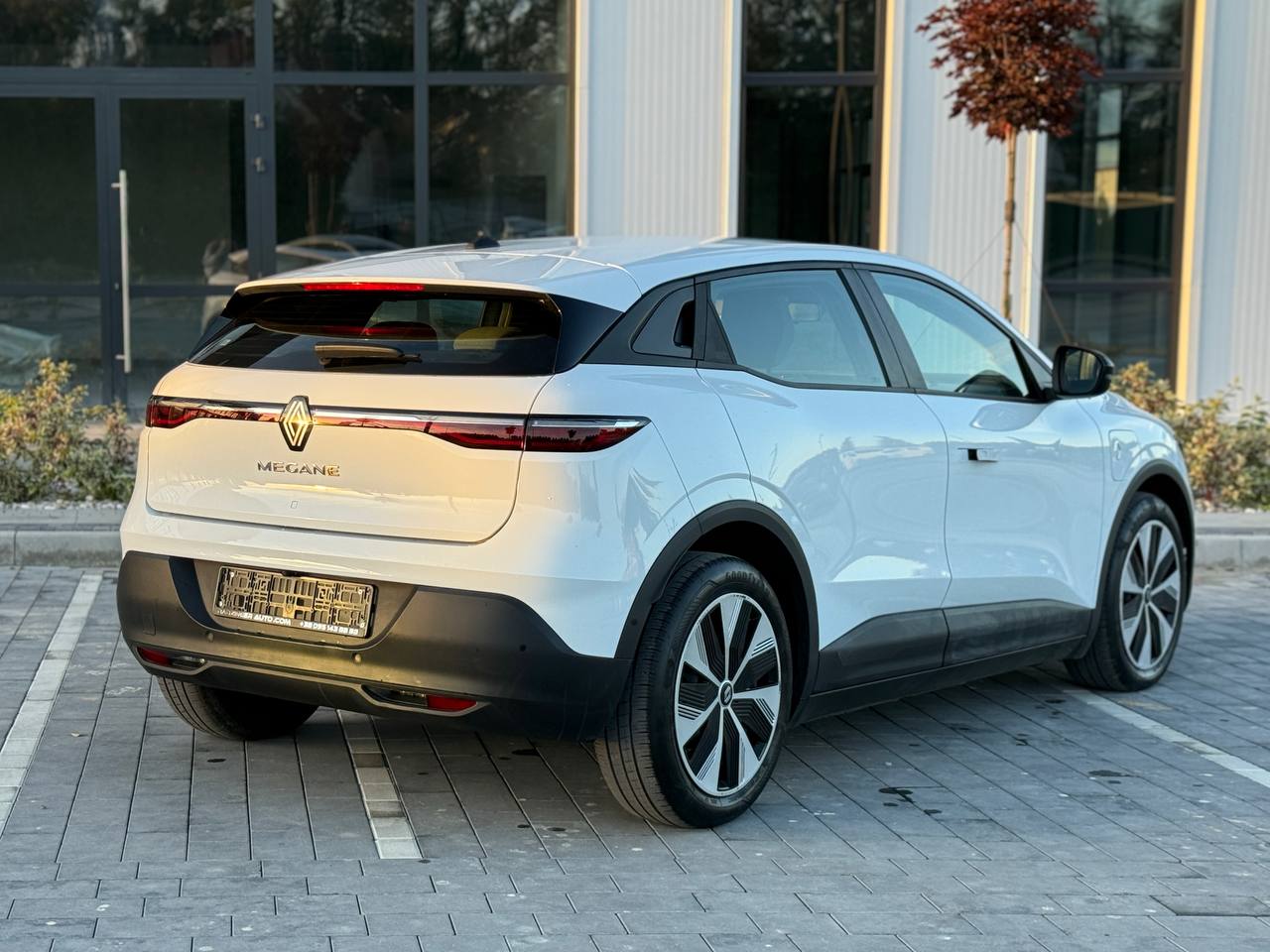 Фото - Renault Megane E-Tech #5