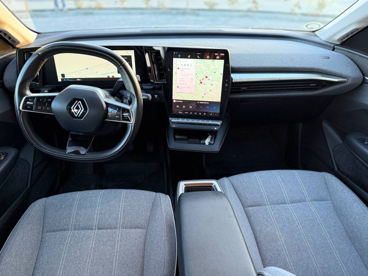 Фото - Renault Megane E-Tech #10