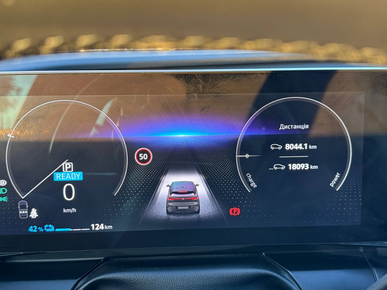 Фото - Renault Megane E-Tech #7