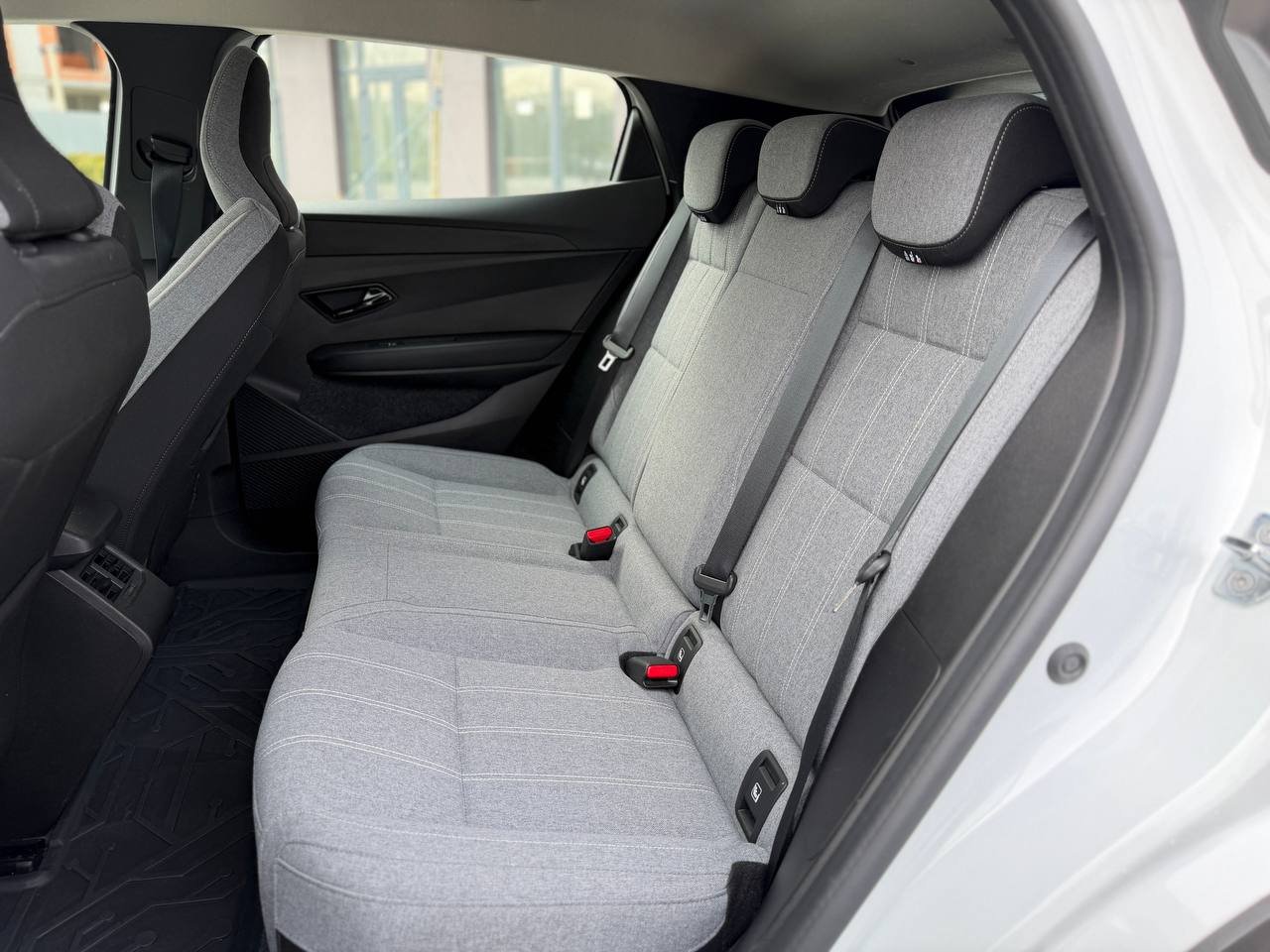 Фото - Renault Megane E-Tech #10