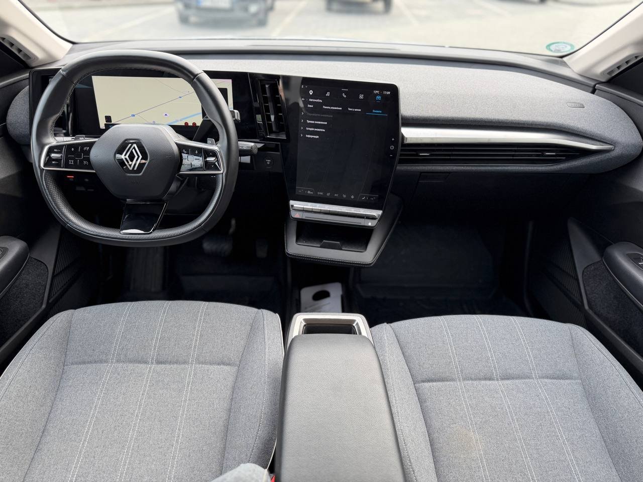Фото - Renault Megane E-Tech #11
