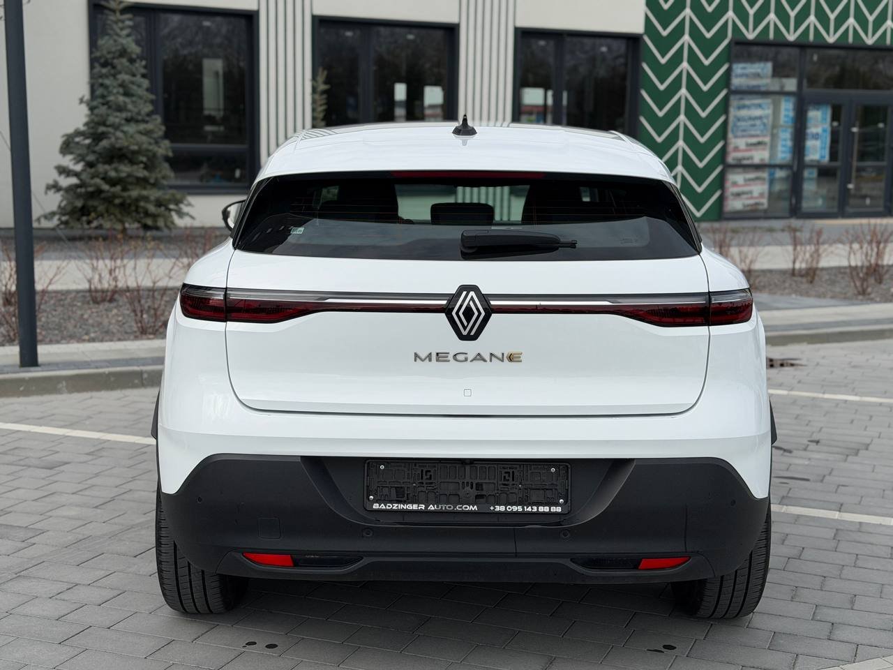 Фото - Renault Megane E-Tech #5