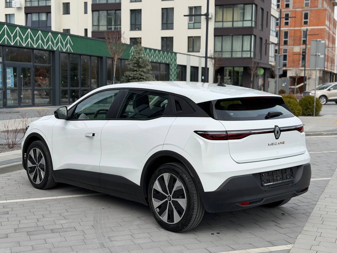 Фото - Renault Megane E-Tech #4