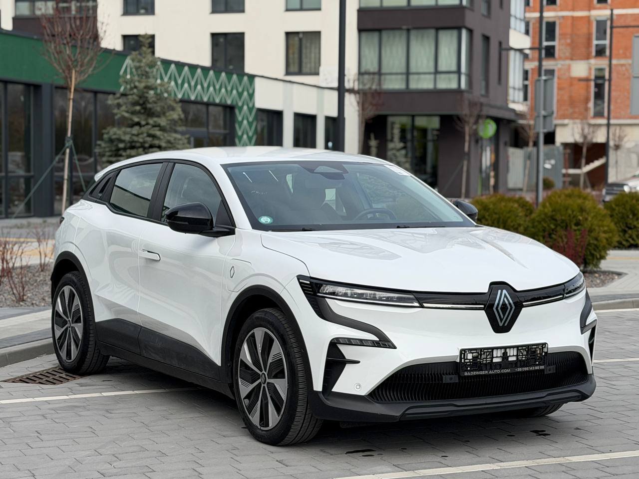 Фото - Renault Megane E-Tech #3