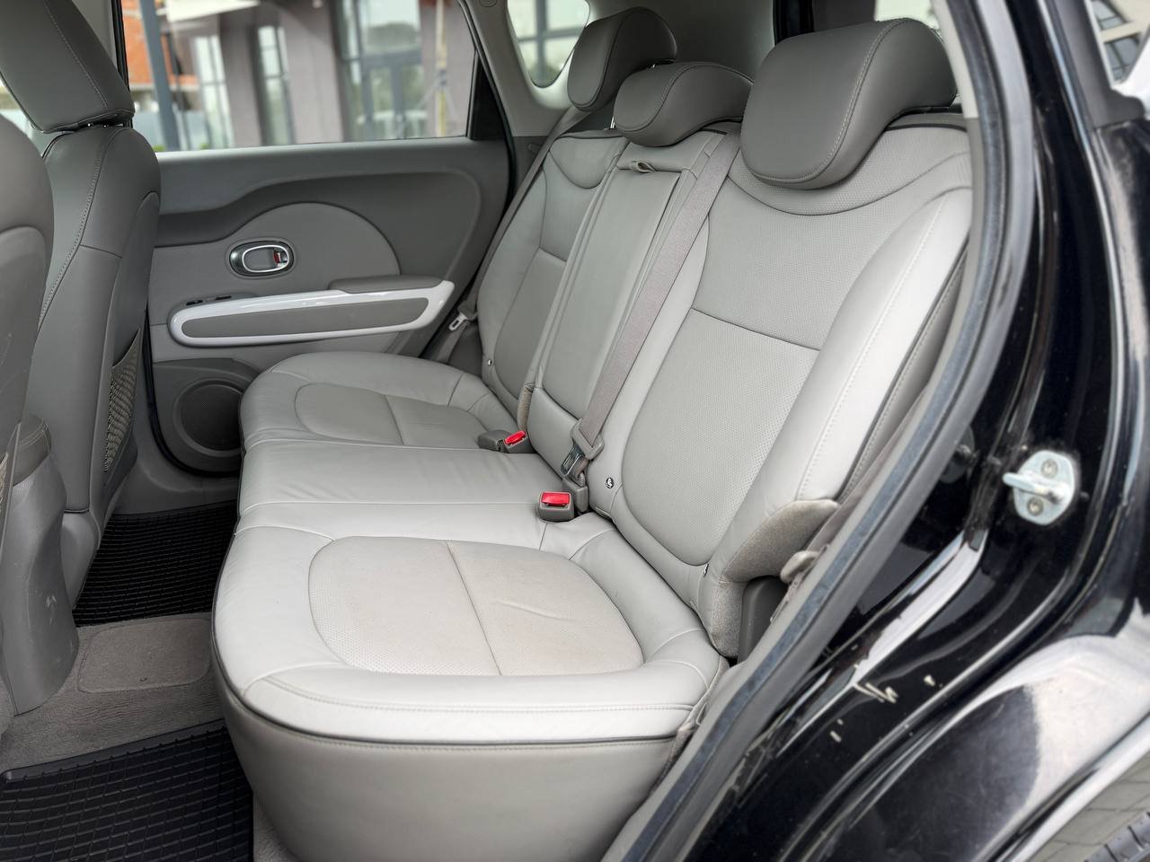 Фото - Kia Soul EV #11