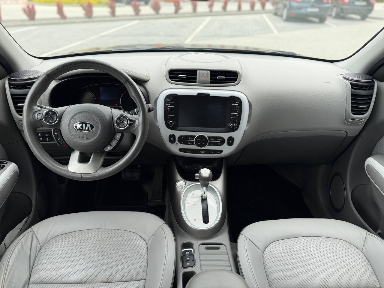 Фото - Kia Soul EV #9