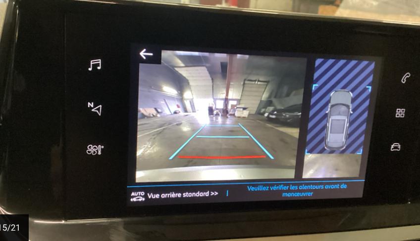 Фото - Peugeot e-2008 #8