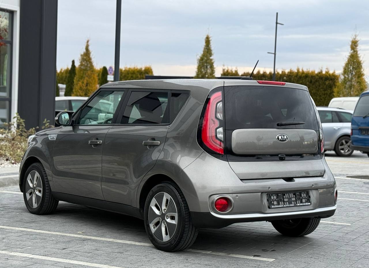 Фото - Kia Soul EV #6