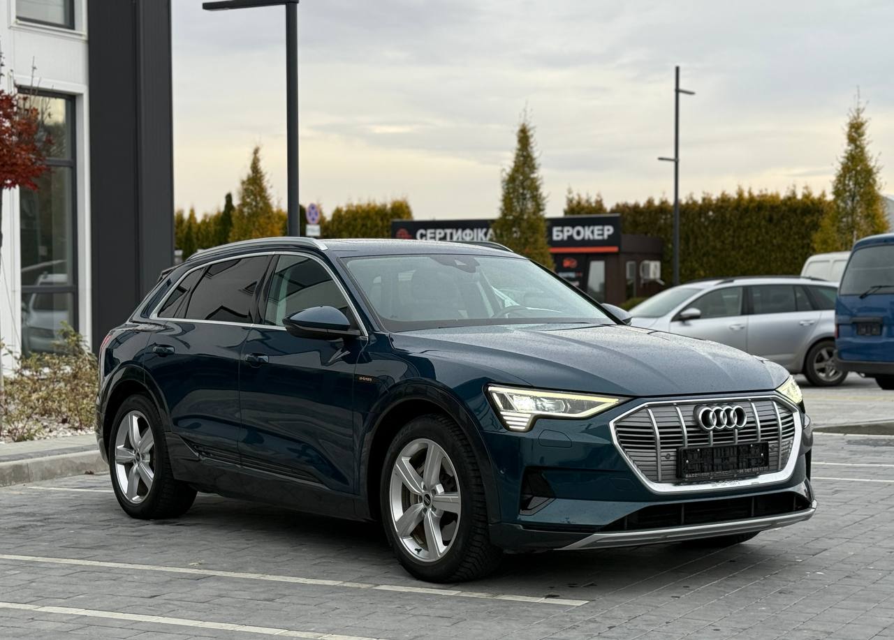 Фото - Audi E-tron #3