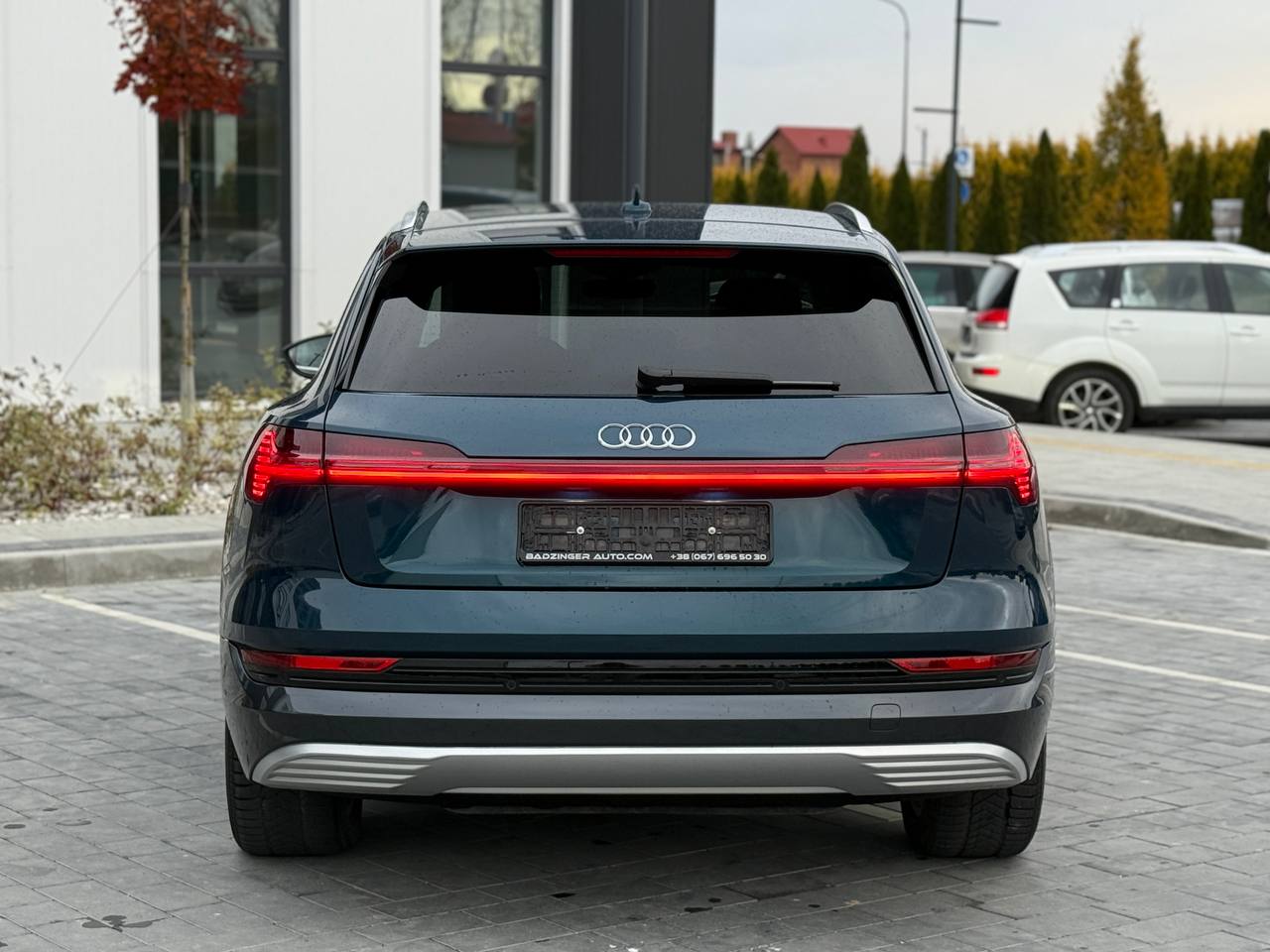 Фото - Audi E-tron #4