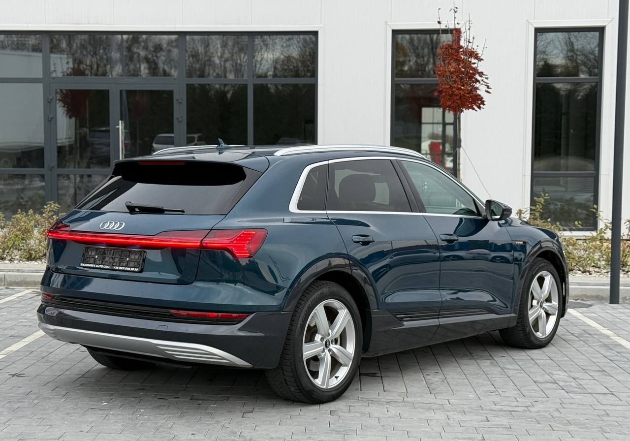 Фото - Audi E-tron #5