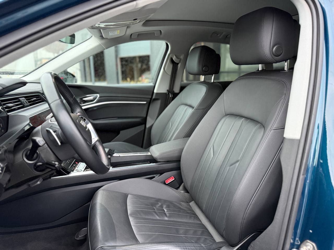 Фото - Audi E-tron #8