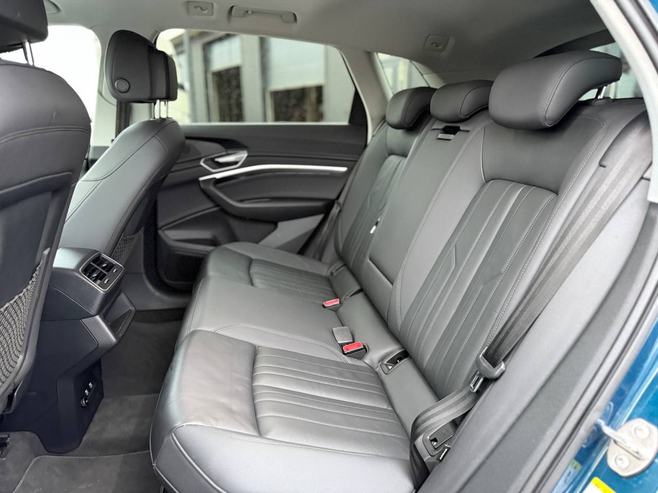 Фото - Audi E-tron #9