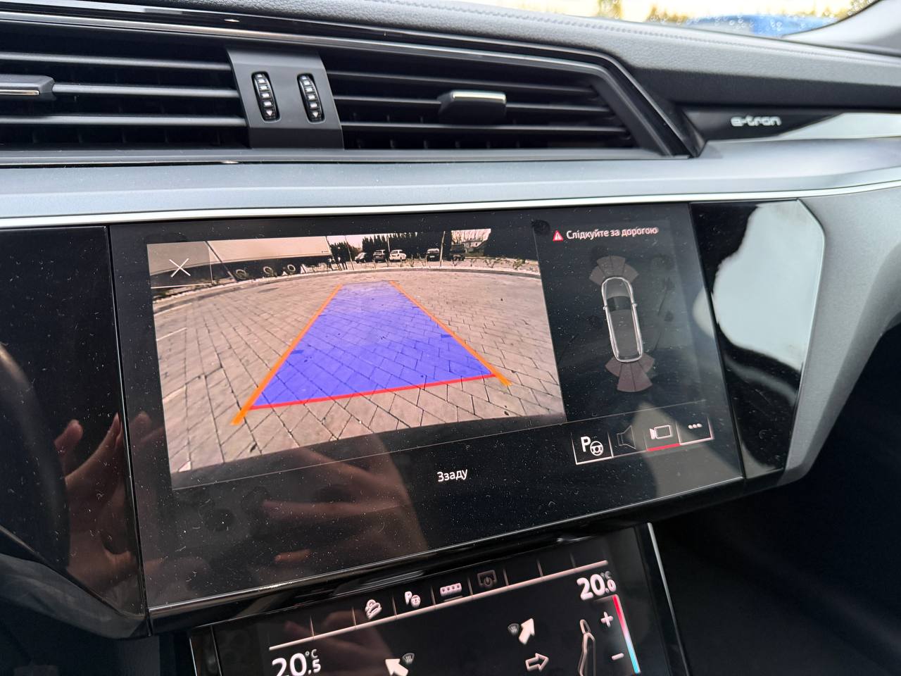 Фото - Audi E-tron #12