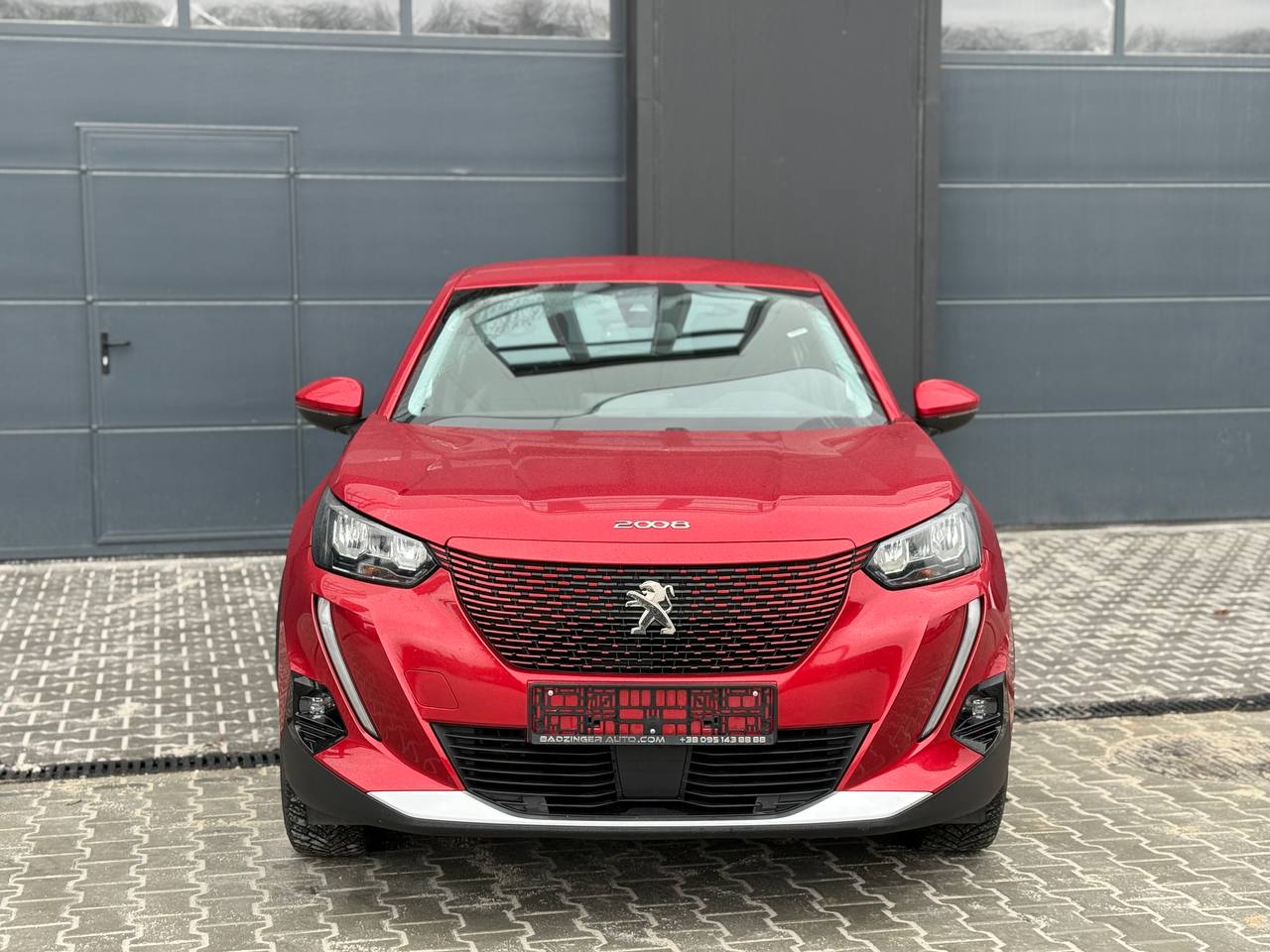 Фото - Peugeot e-2008 #2