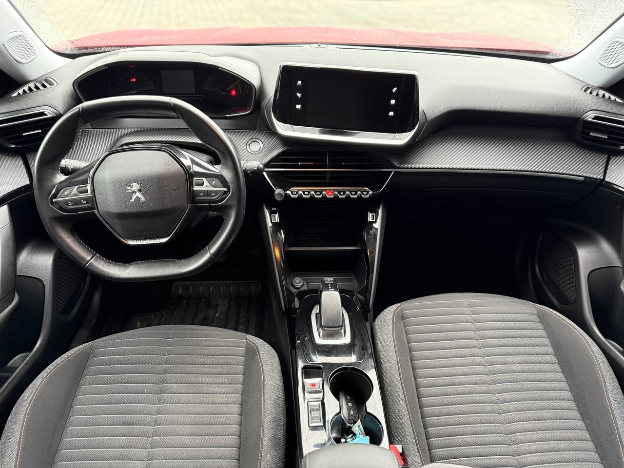 Фото - Peugeot e-2008 #7