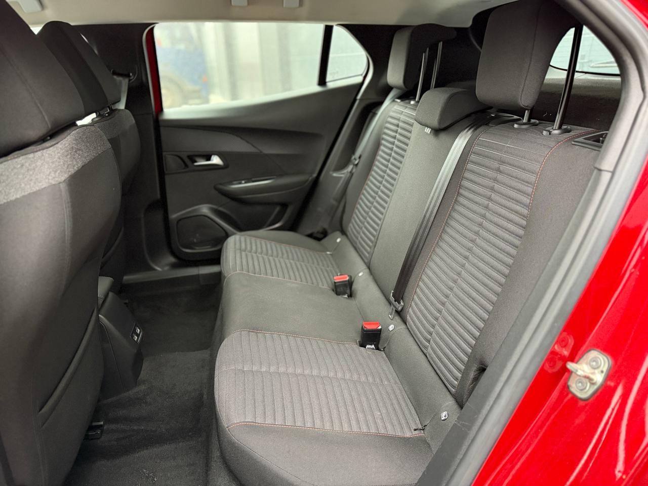 Фото - Peugeot e-2008 #8