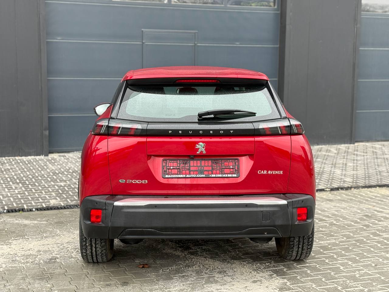 Фото - Peugeot e-2008 #5