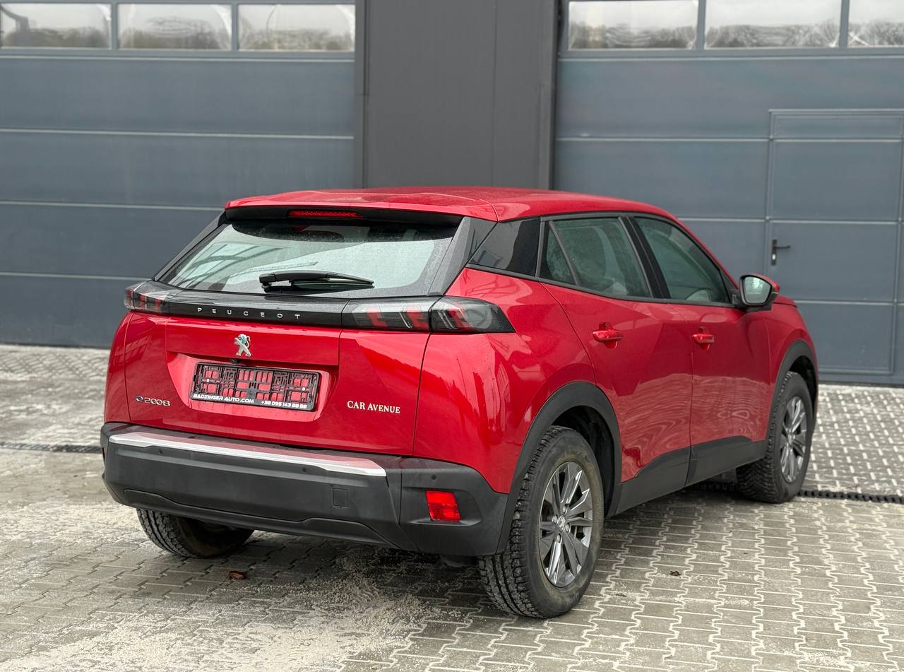 Фото - Peugeot e-2008 #4