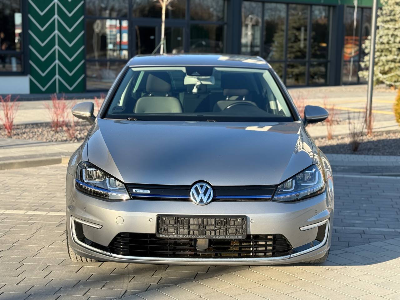 Фото - Volkswagen E-Golf #2