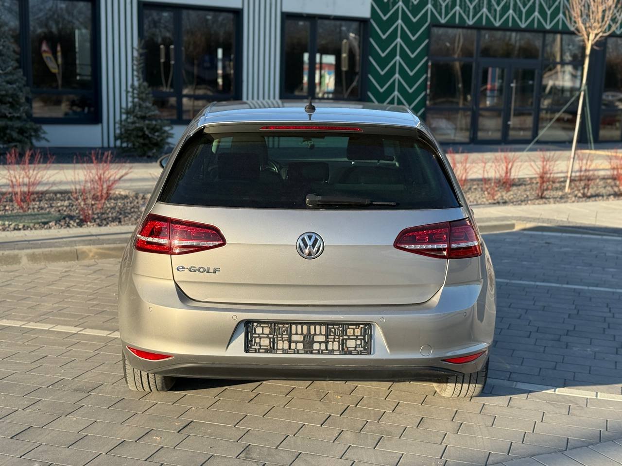 Фото - Volkswagen E-Golf #5