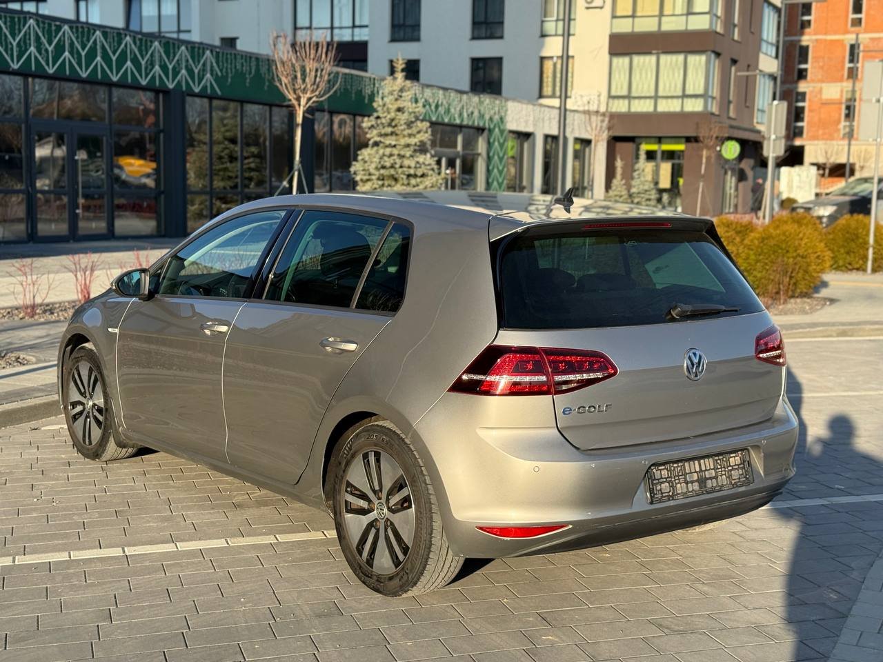 Фото - Volkswagen E-Golf #6