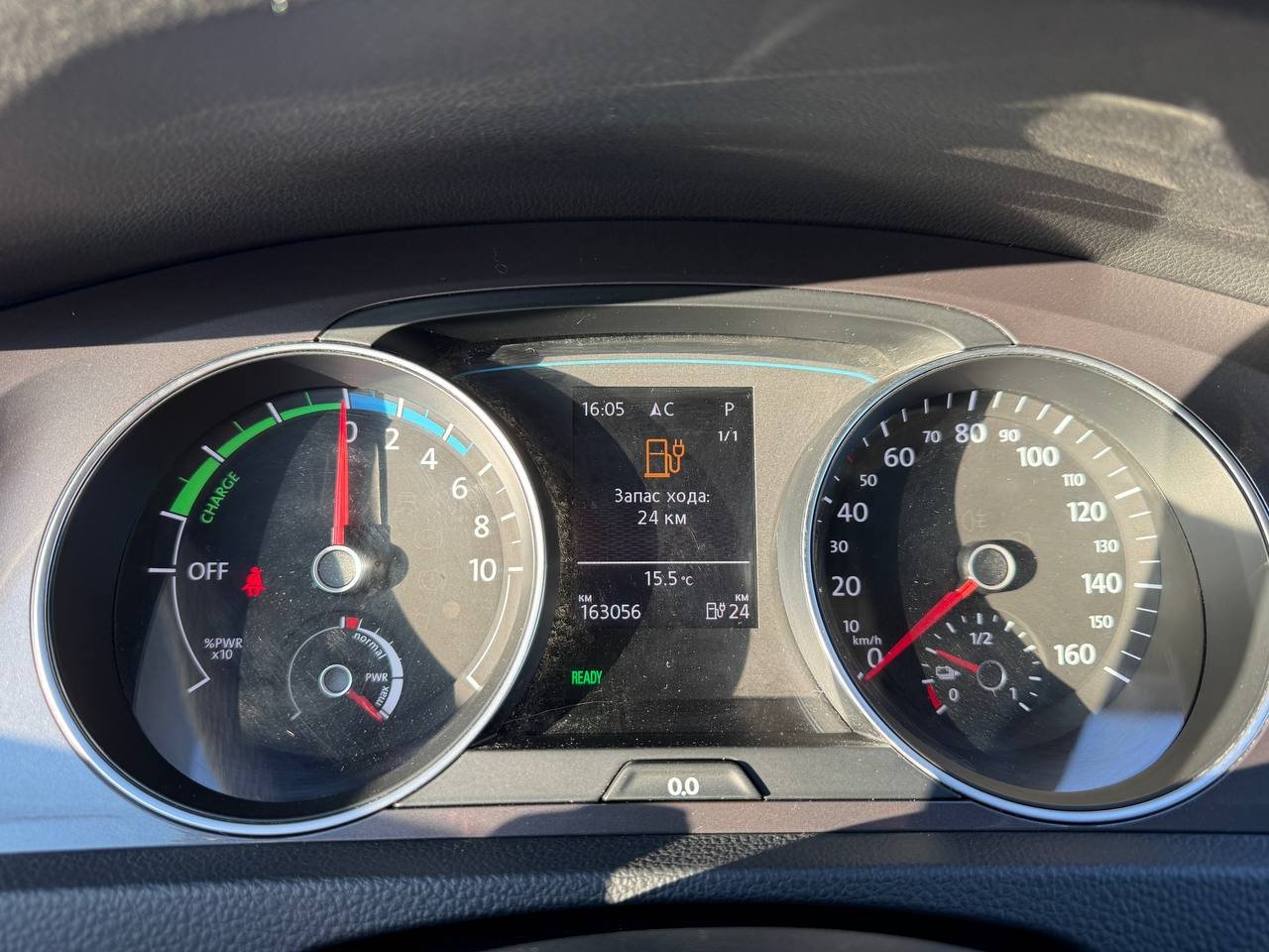 Фото - Volkswagen E-Golf #7