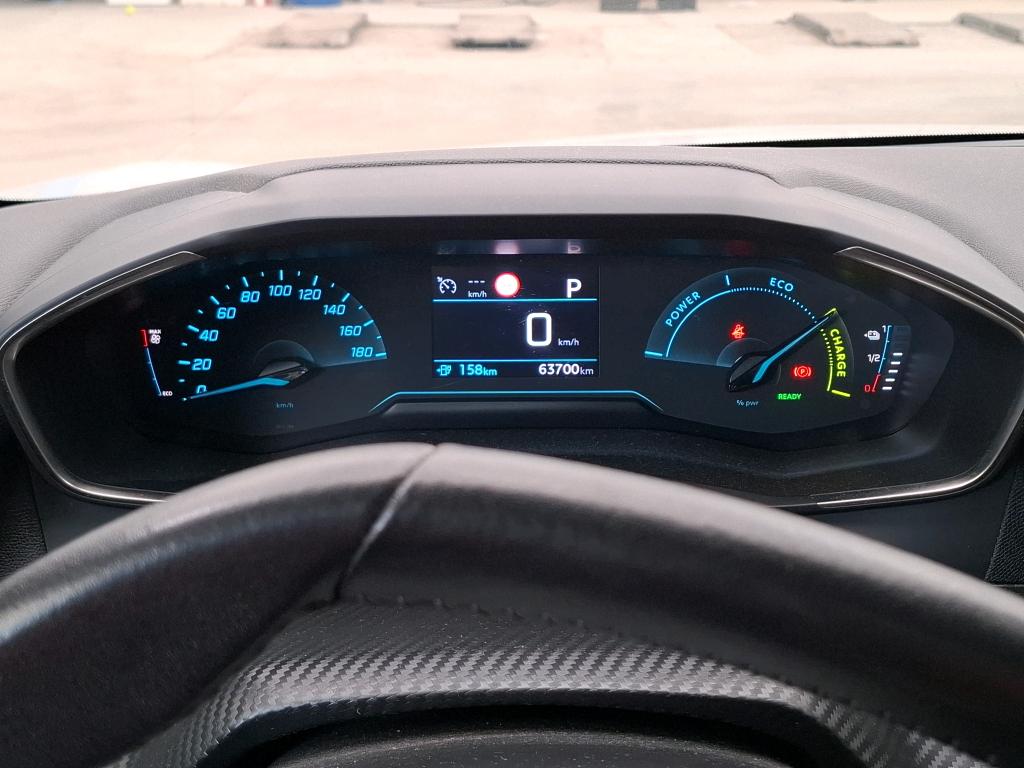 Фото - Peugeot e-208 #5