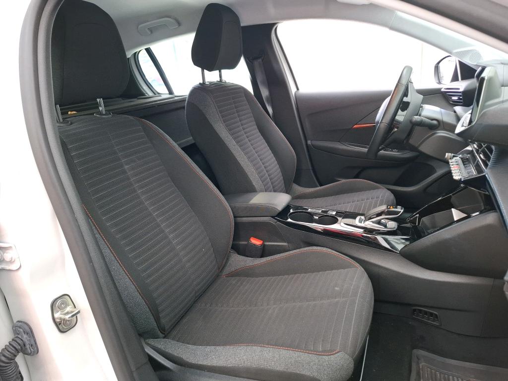 Фото - Peugeot e-208 #6