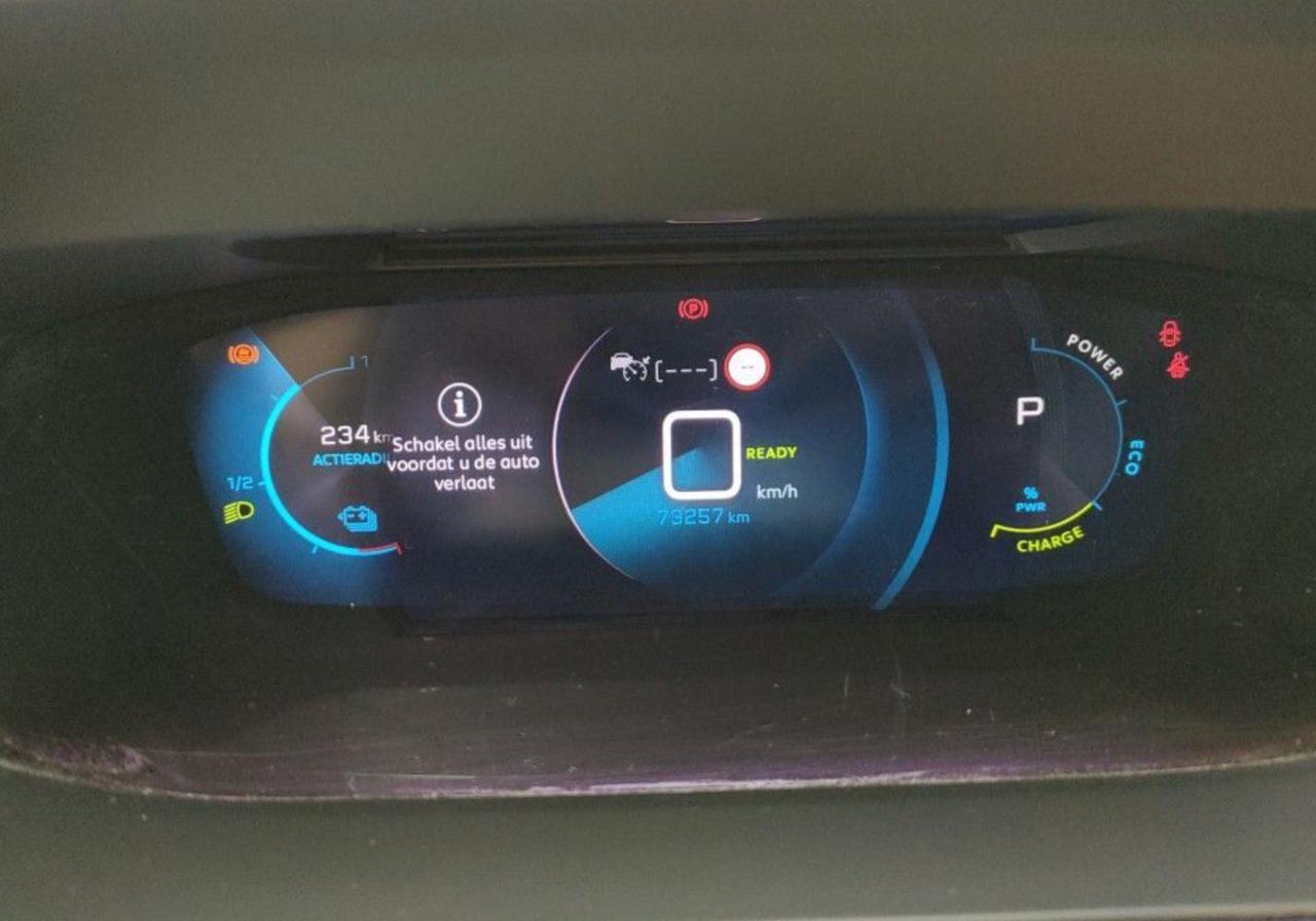 Фото - Peugeot e-208 #6